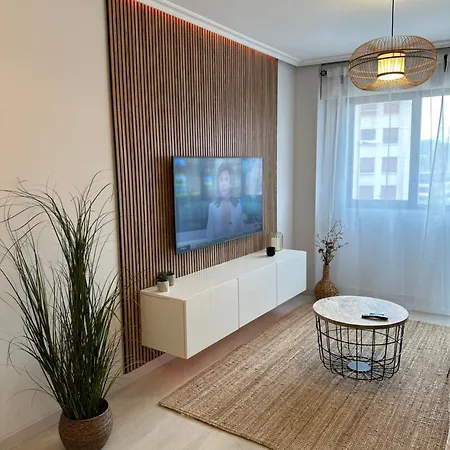 Exclusivo, Centrico Y Elegante Apartamento Con Terraza Y Parking Incluido Aviles